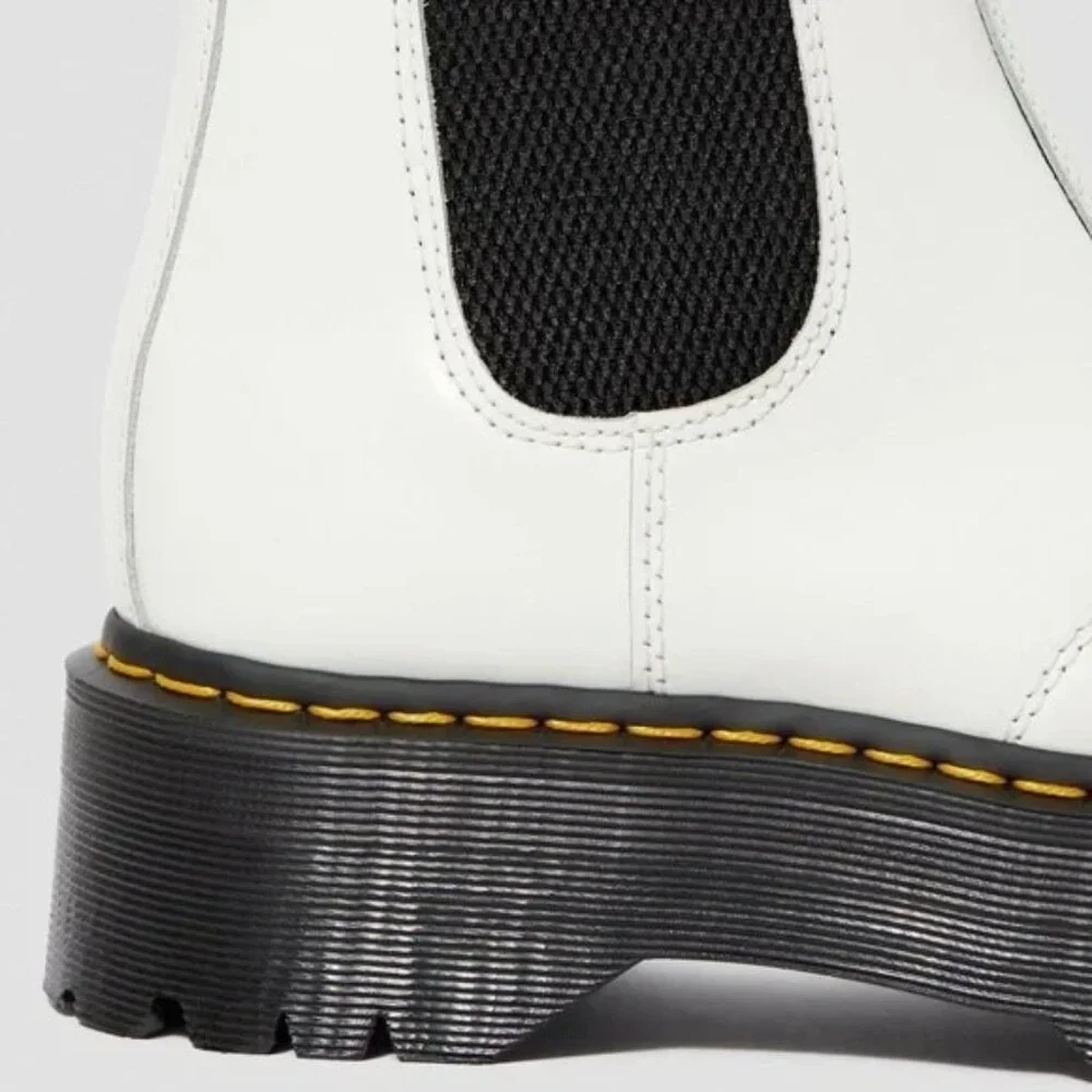Dr. Martens 2976 Smooth Leather Platform Chelsea Boots | White | M: 10 /W: 9 NWT